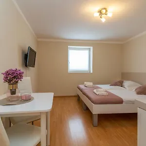 Apartment Leonarda
